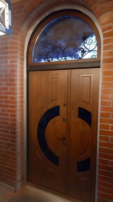 Фото парадных дверей