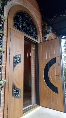 Фото парадных дверей