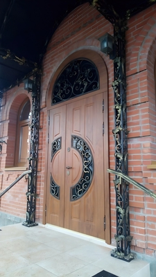 Фото парадных дверей