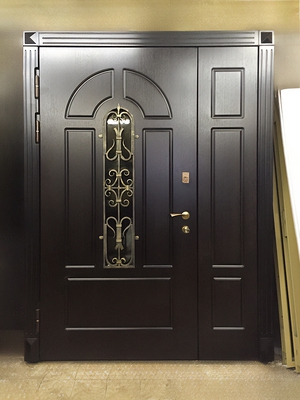 Дверь с темным МДФ