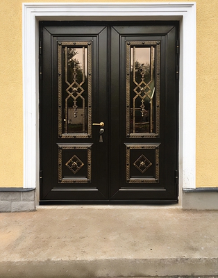 Двустворчатая дверь