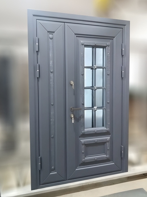 Изготовленная парадная дверь